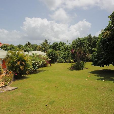 Villa Au Domaine Des Bougainvilliers Sainte-Rose Esterno foto
