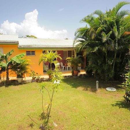 Villa Au Domaine Des Bougainvilliers Sainte-Rose Esterno foto