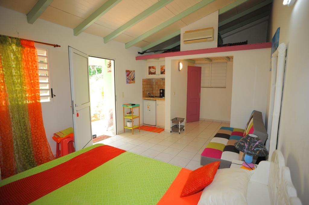 Villa Au Domaine Des Bougainvilliers Sainte-Rose Esterno foto