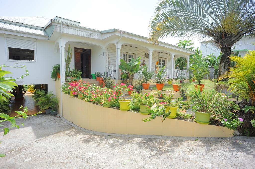 Villa Au Domaine Des Bougainvilliers Sainte-Rose Esterno foto