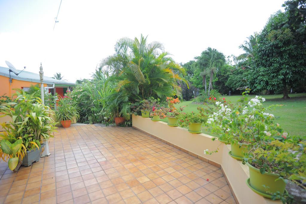 Villa Au Domaine Des Bougainvilliers Sainte-Rose Esterno foto