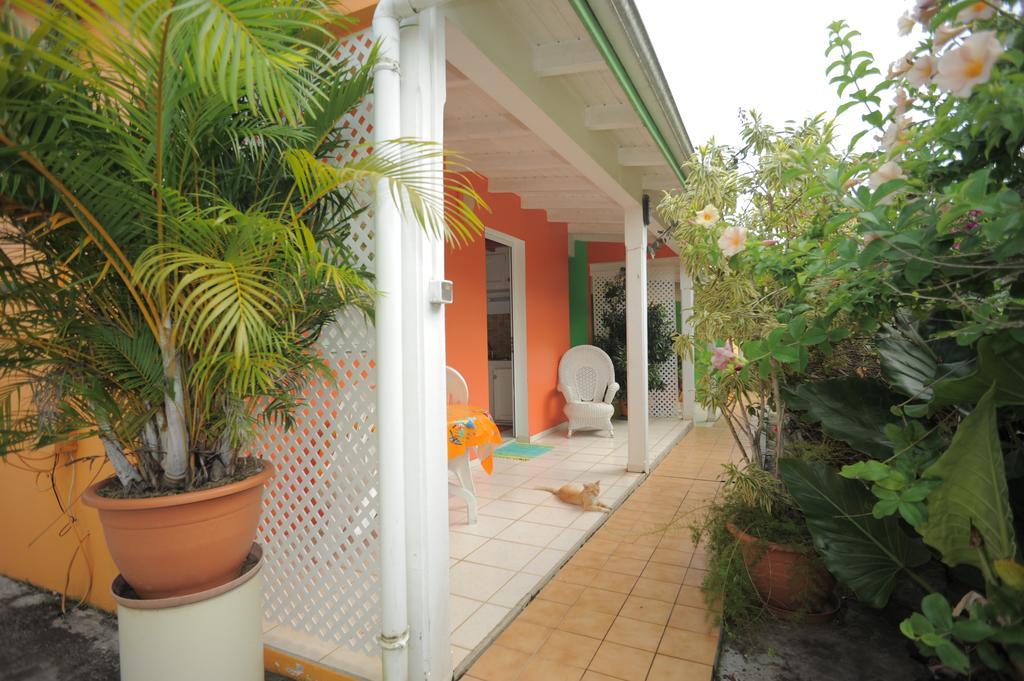 Villa Au Domaine Des Bougainvilliers Sainte-Rose Esterno foto
