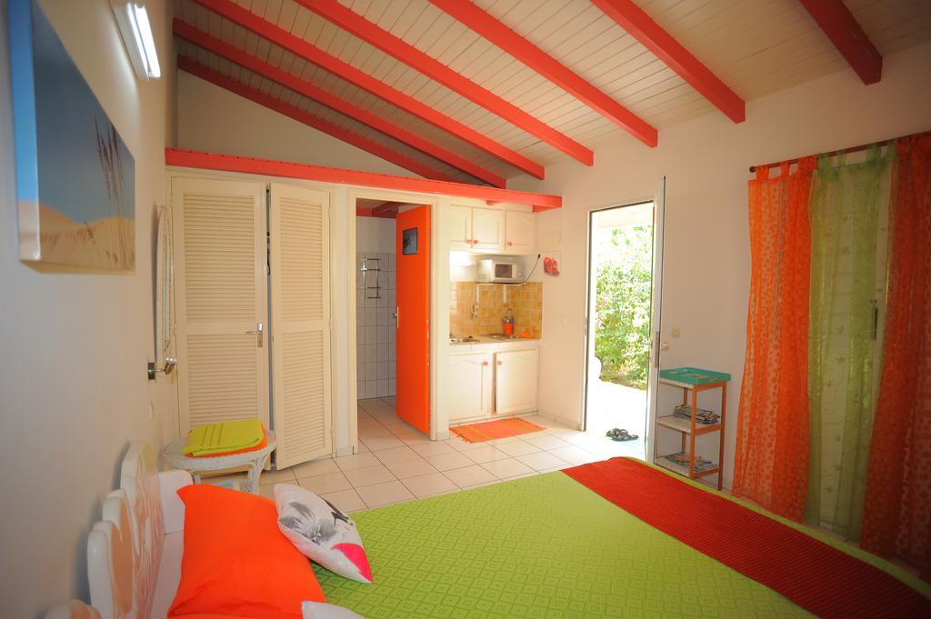 Villa Au Domaine Des Bougainvilliers Sainte-Rose Esterno foto