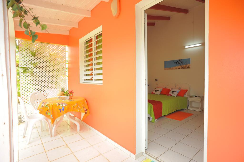 Villa Au Domaine Des Bougainvilliers Sainte-Rose Esterno foto