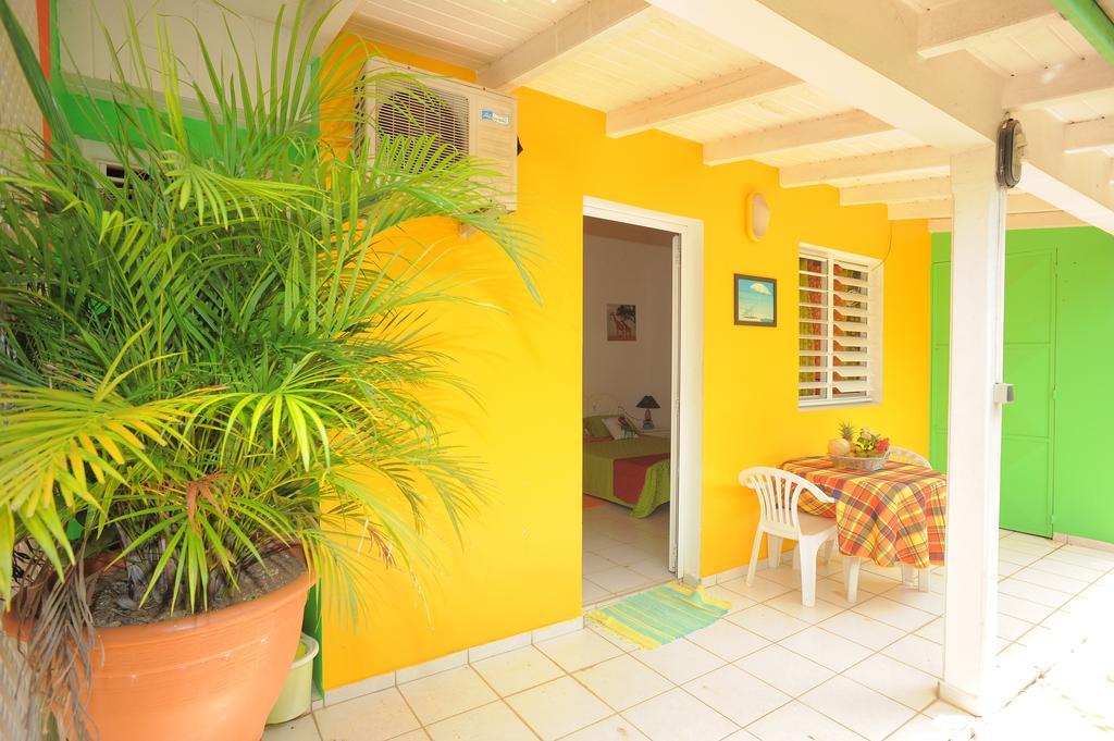 Villa Au Domaine Des Bougainvilliers Sainte-Rose Esterno foto