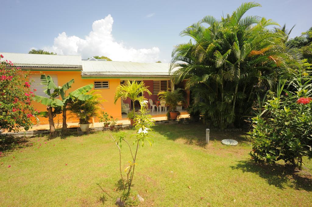 Villa Au Domaine Des Bougainvilliers Sainte-Rose Esterno foto